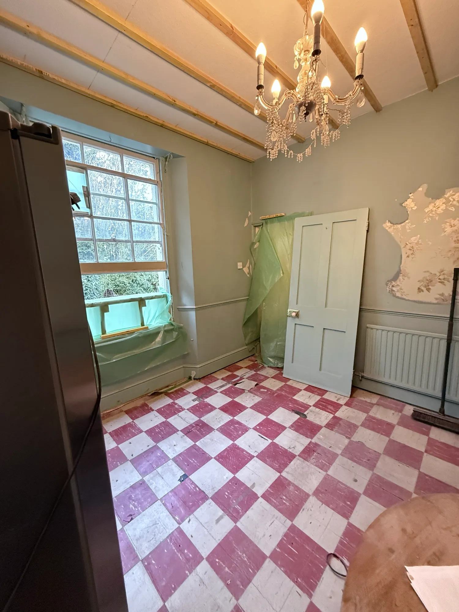 The wooden floor came up in the former dining room yesterday to reveal a bonus vinyl tile.