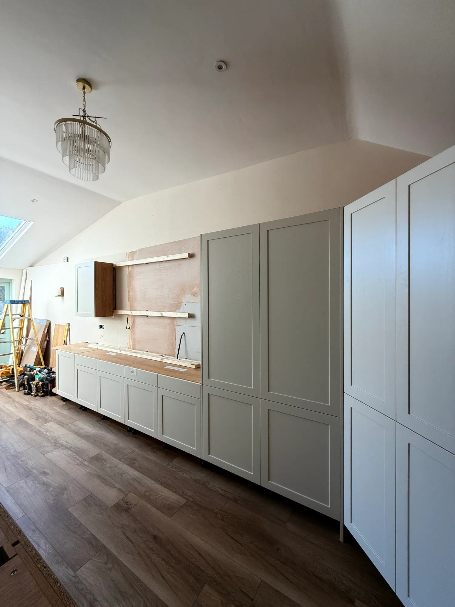 The builders were back today doing some of the stuff they didn’t get to before the fitting — photo 4 of 4.