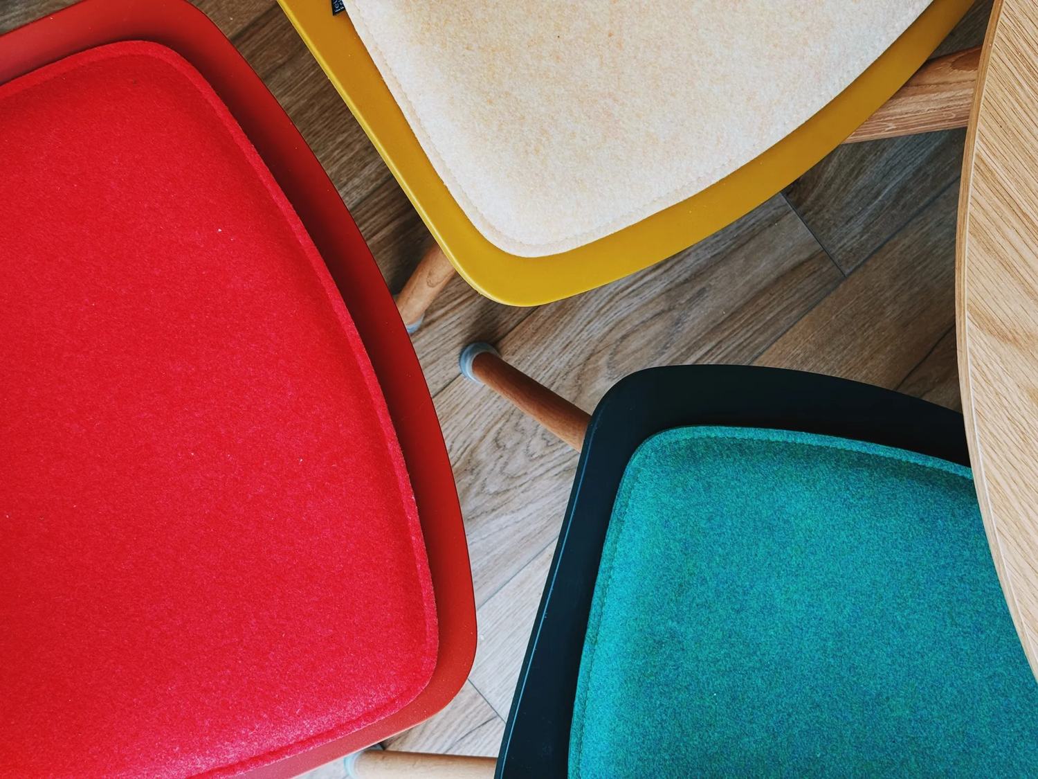 Got some felt seat pads for the old dining chairs to make them a big comfier and to add a splash more colour to the space.